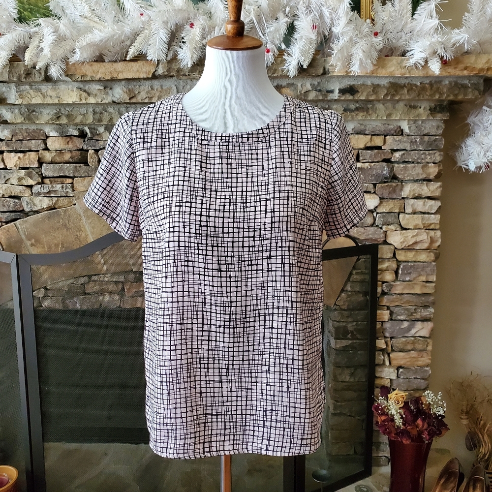 Forever21 Short sleeve patterned blouse